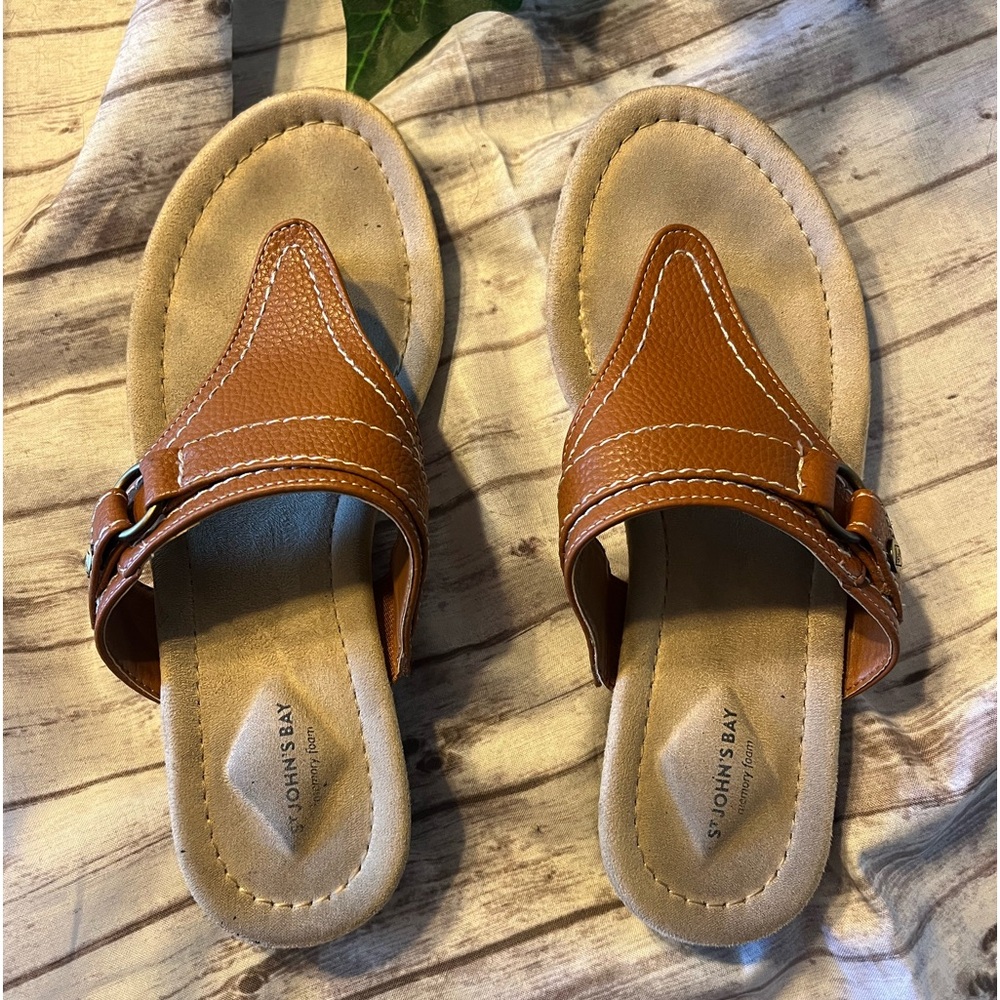 👠St. John’s Bay Memory Foam Tan Sandals Size 6 1/2 M